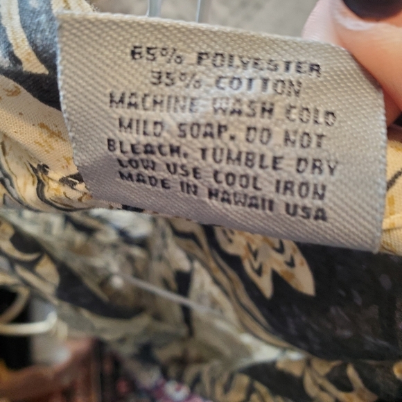 ROYAL CREATIONS HAWAIIN MEN BUTTON UP. XL. SHORT SLEEVE. - Picture 7 of 7